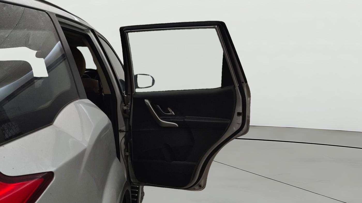 2018 Mahindra XUV500 W9 AT, Diesel, Automatic, 91,762 km, RHS Rear Door