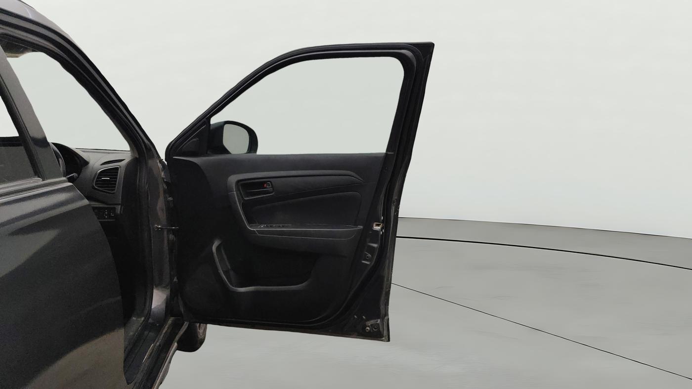 2020 Maruti Vitara Brezza VXI, Petrol, Manual, 1,02,160 km, RHS Front Door