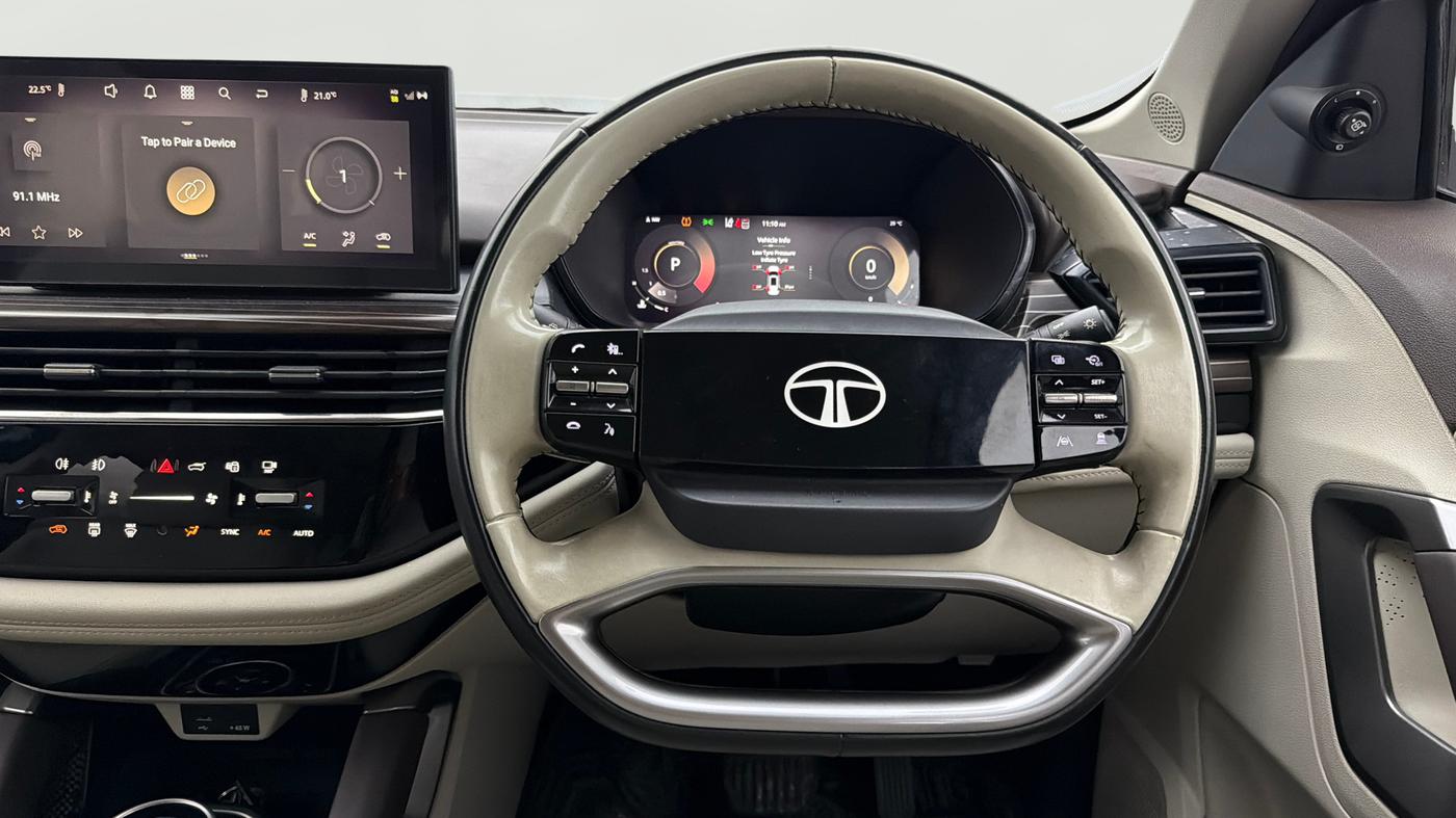 2024 Tata Safari Accomplished Plus, Diesel, Manual, 35,452 km, Steering Wheel Close Up