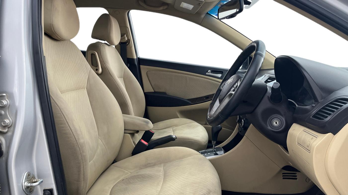 2016 Hyundai Verna 1.6 VTVT SX AT, Petrol, Automatic, 65,239 km, Right Side Front Door Cabin
