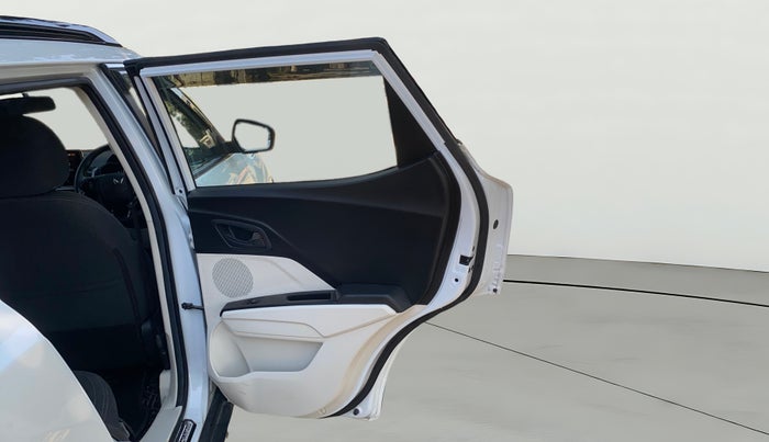 2024 Mahindra XUV 3XO MX3 Pro 1.2 L TCMPFi, Petrol, Manual, 15,478 km, RHS Rear Door