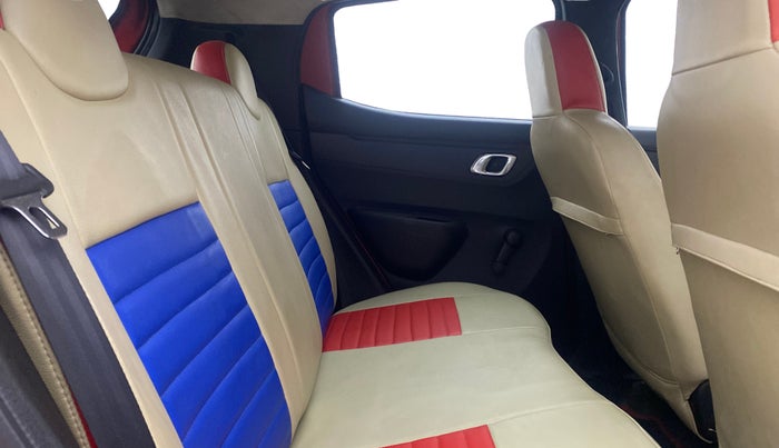 2020 Renault Kwid RXT 1.0 AMT, Petrol, Automatic, 16,301 km, Right Side Rear Door Cabin