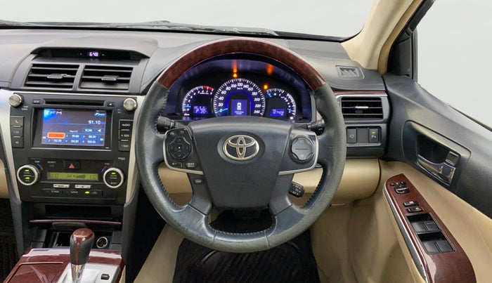 2012 Toyota Camry 2.5L AT, Petrol, Automatic, 1,07,423 km, Steering Wheel Close Up