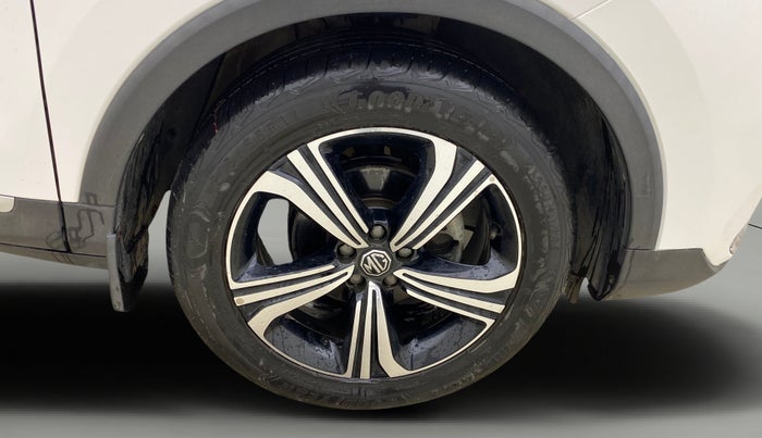 2022 MG ASTOR SAVVY 1.5 CVT S RED, Petrol, Automatic, 18,257 km, Right Front Wheel