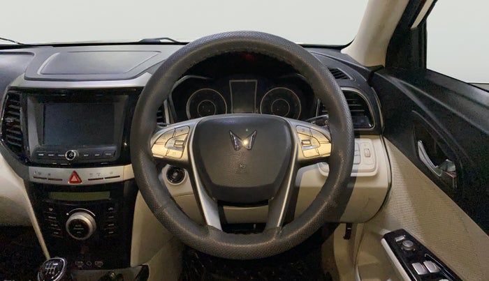 2022 Mahindra XUV300 W8 1.2 PETROL, Petrol, Manual, 48,228 km, Steering Wheel Close Up