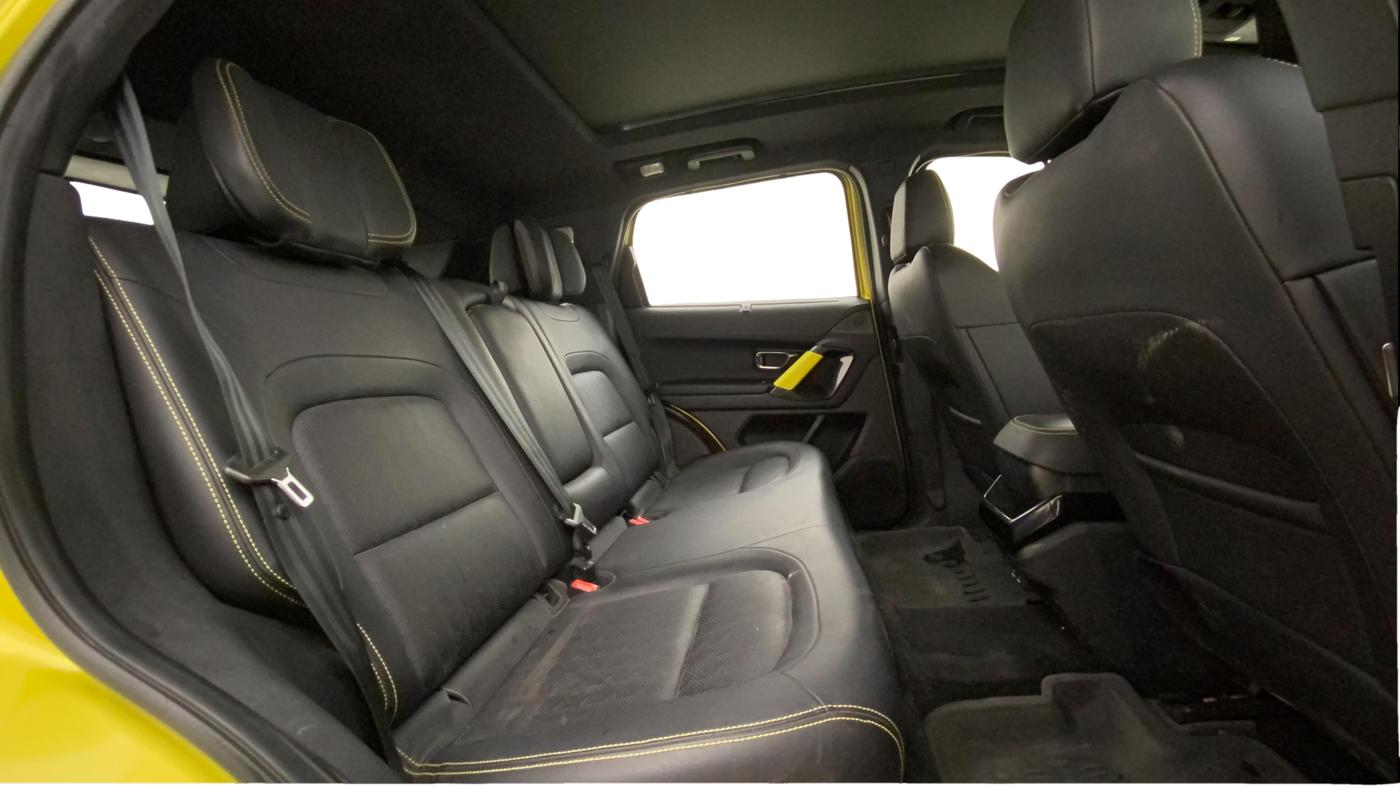 2023 Tata Harrier FEARLESS PLUS DUAL TONE AT, Diesel, Automatic, 27,867 km, Right Side Rear Door Cabin