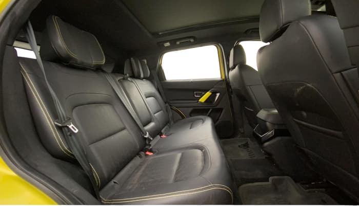 2023 Tata Harrier FEARLESS PLUS DUAL TONE AT, Diesel, Automatic, 27,867 km, Right Side Rear Door Cabin