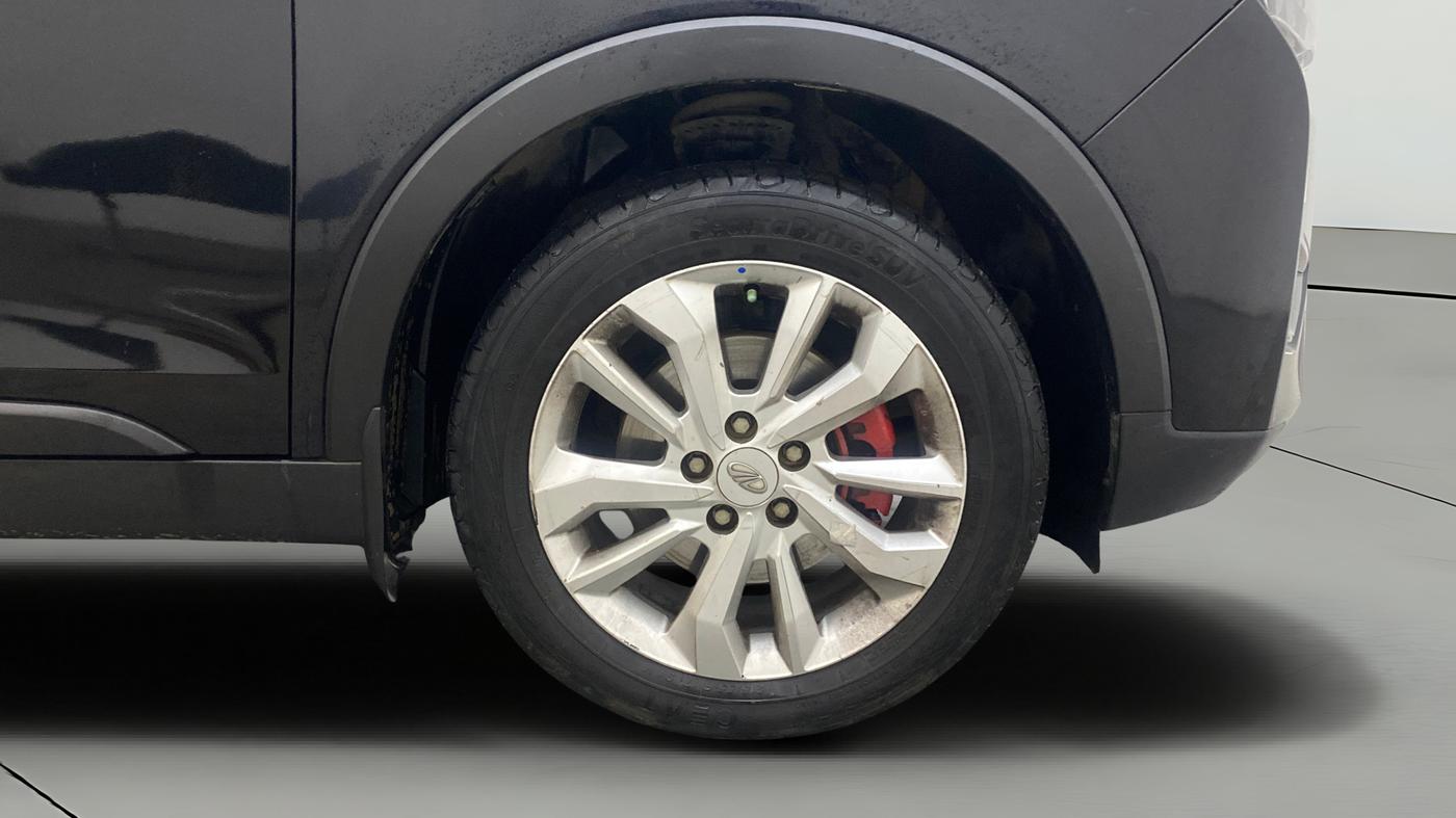 2020 Mahindra XUV300 W8 1.5 DIESEL, Diesel, Manual, 93,468 km, Right Front Wheel