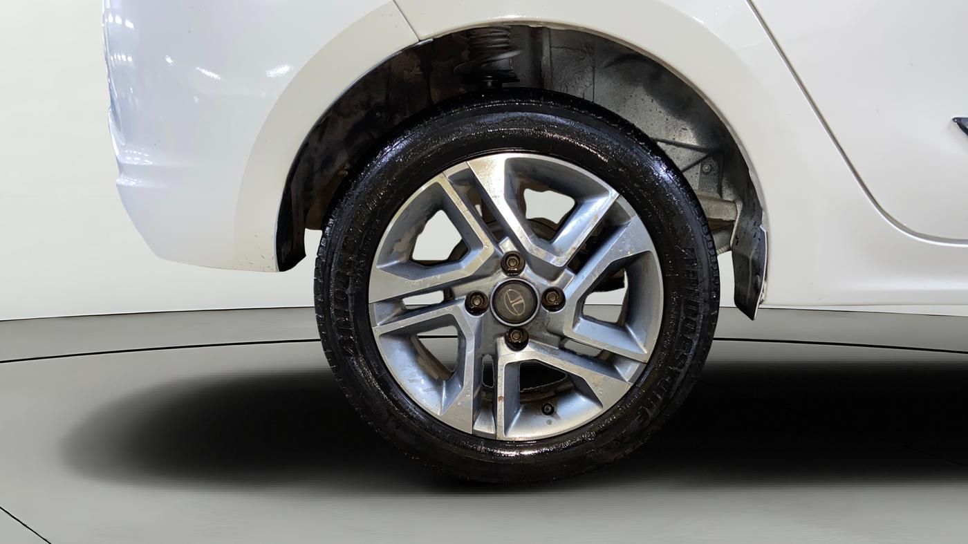 2022 Tata TIGOR XZA PLUS PETROL, Petrol, Automatic, 49,049 km, Right Rear Wheel