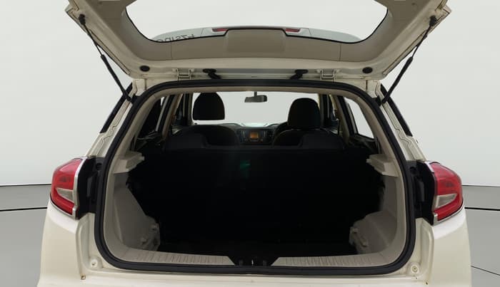 2022 Mahindra XUV300 W8 (O) 1.2 PETROL AMT, Petrol, Automatic, 80,718 km, Boot Open Zoomed View