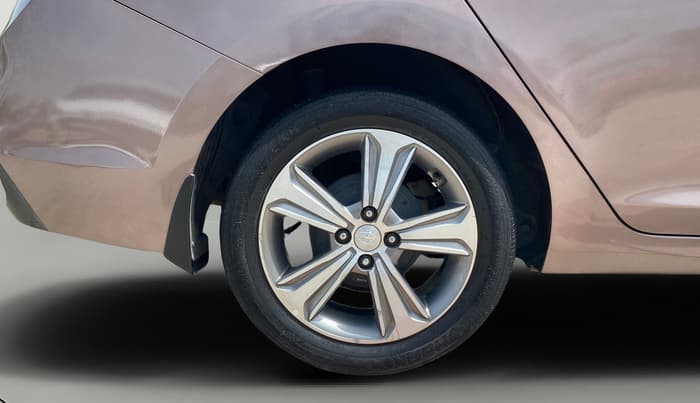2018 Hyundai Verna 1.6 VTVT SX (O) AT, Petrol, Automatic, 71,791 km, Right Rear Wheel