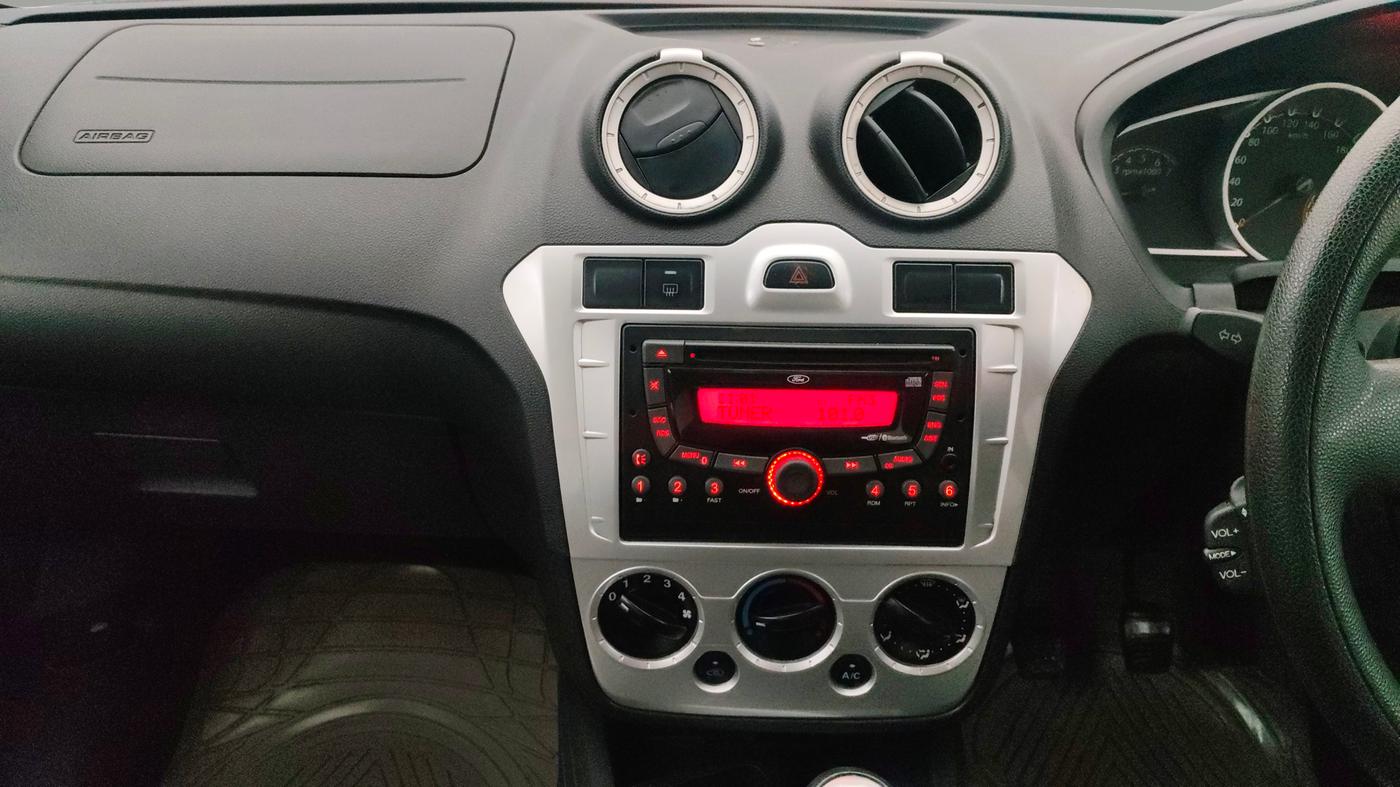 2015 Ford Figo TITANIUM 1.2 PETROL, Petrol, Manual, 57,330 km, Air Conditioner