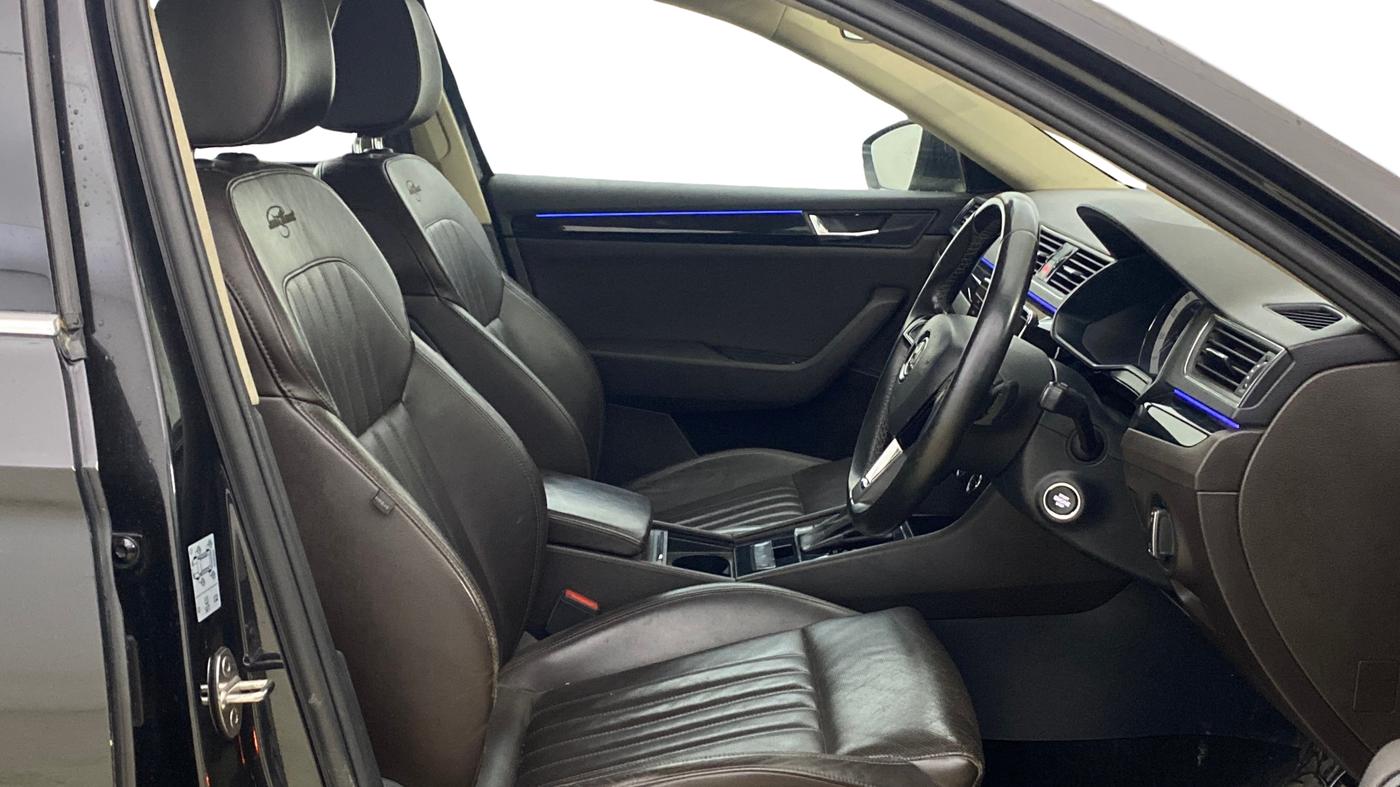 2018 Skoda Superb L&K 1.8 TSI AT, Petrol, Automatic, 67,518 km, Right Side Front Door Cabin