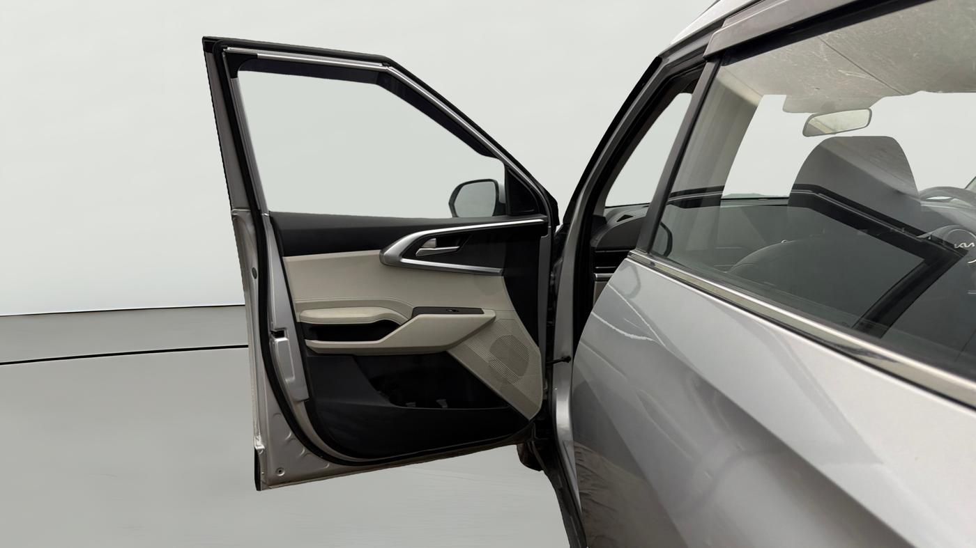 2022 KIA CARENS PRESTIGE PLUS 1.5 DIESEL 7 STR, Diesel, Manual, 1,08,459 km, LHS Front Door