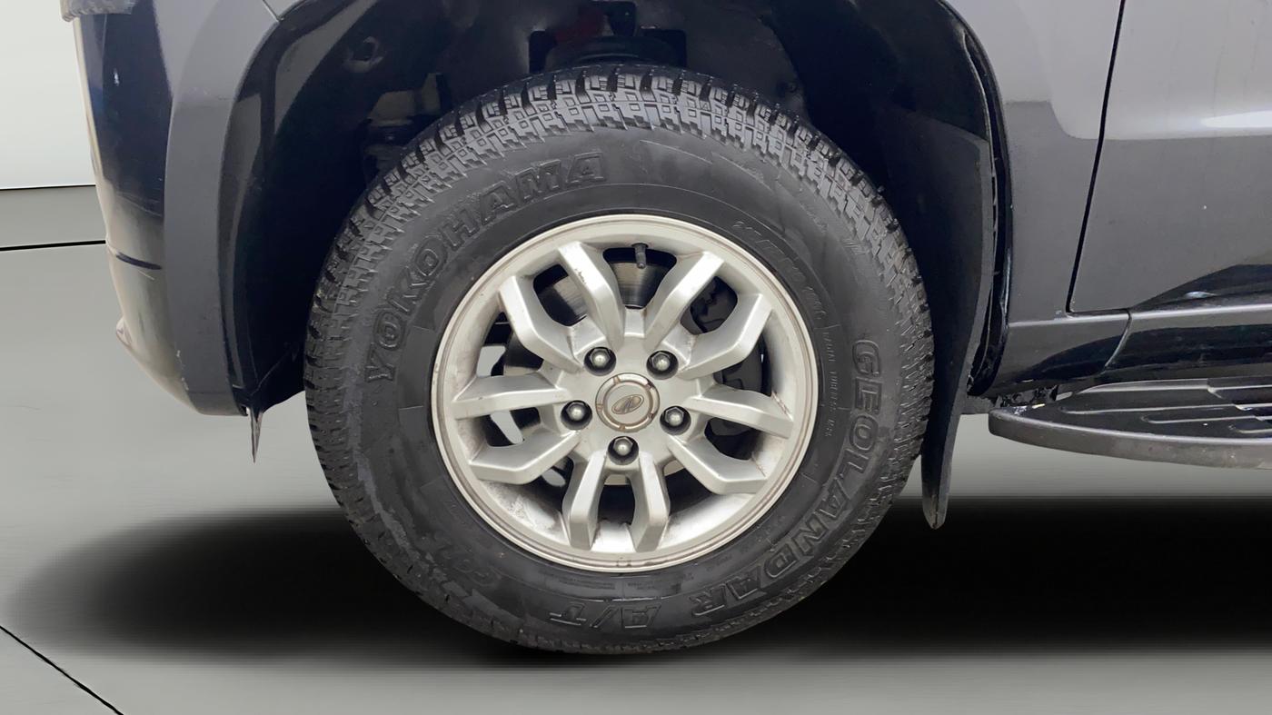 2017 Mahindra TUV300 T8, Diesel, Manual, 54,026 km, Left Front Wheel