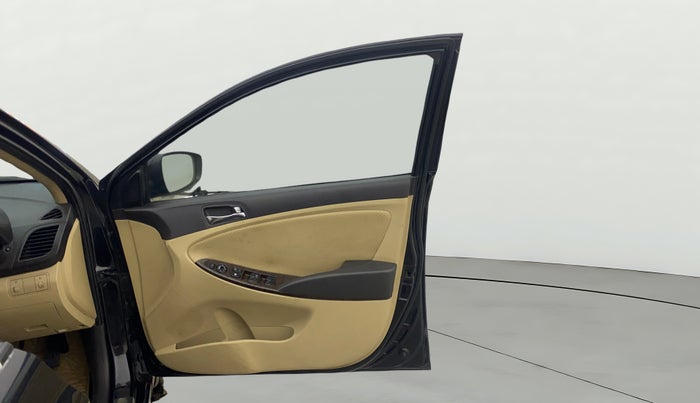 2013 Hyundai Verna FLUIDIC 1.6 CRDI SX, Diesel, Manual, 1,07,728 km, RHS Front Door