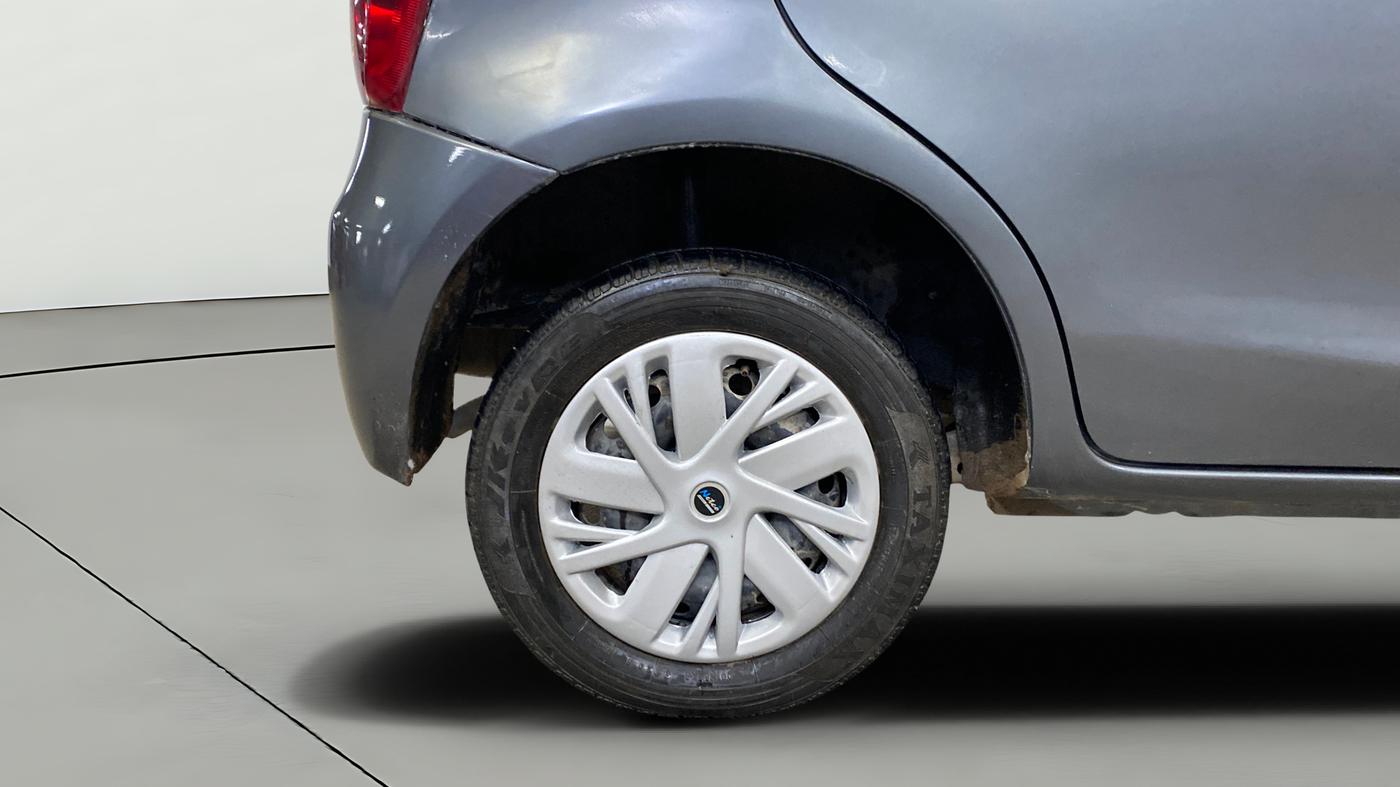 2016 Toyota Etios Liva GD, Diesel, Manual, 1,08,584 km, Right Rear Wheel