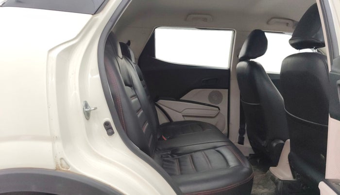 2021 Mahindra XUV300 W4 1.2 PETROL, Petrol, Manual, 40,775 km, Right Side Rear Door Cabin