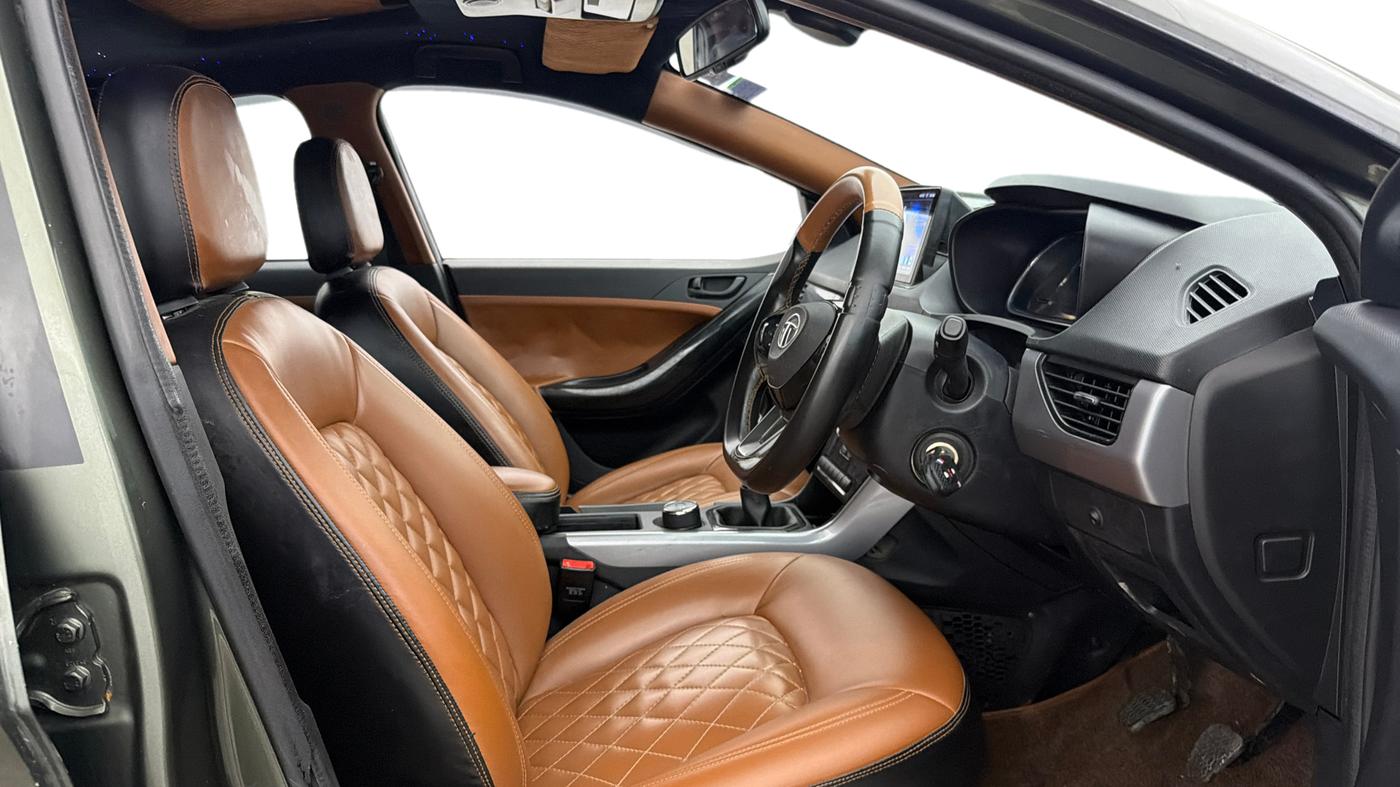 2023 Tata NEXON XM SUNROOF PETROL, Petrol, Manual, 31,146 km, Right Side Front Door Cabin