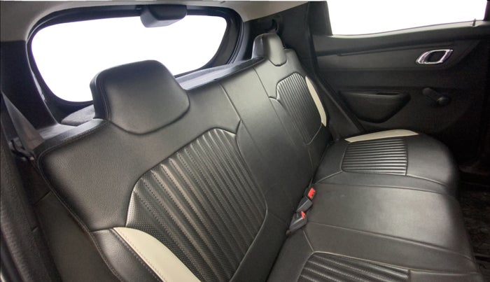 2018 Renault Kwid RXT 1.0 (O), Petrol, Manual, 84,581 km, Right Side Rear Door Cabin