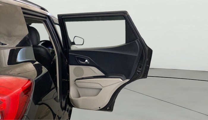 2021 Mahindra XUV300 W8 1.2 PETROL, Petrol, Manual, 74,316 km, RHS Rear Door