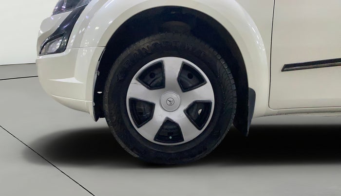 2017 Mahindra XUV500 W4, Diesel, Manual, 74,520 km, Left Front Wheel