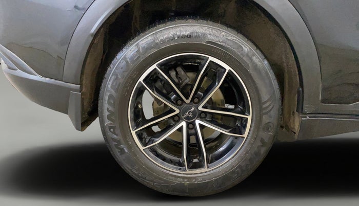 2022 Mahindra XUV700 MX P MT 5 STR, Petrol, Manual, 50,722 km, Right Rear Wheel