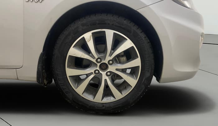 2014 Hyundai Verna FLUIDIC 1.6 VTVT SX, Petrol, Manual, 80,712 km, Right Front Wheel