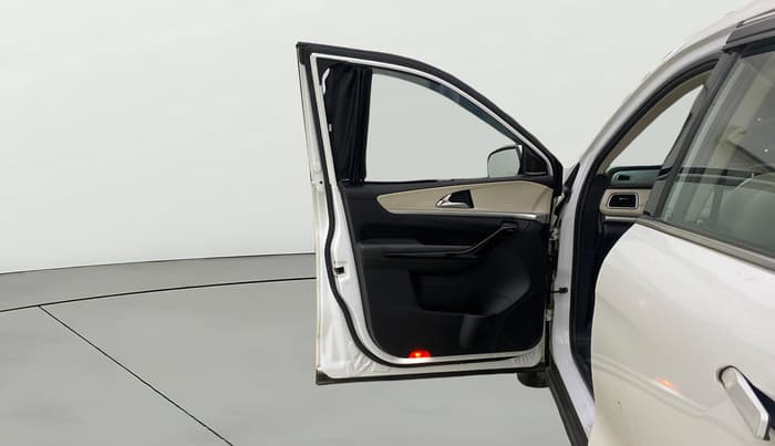 2023 Mahindra XUV700 AX 7 LUXURY D AT 7 STR, Diesel, Automatic, 31,537 km, LHS Front Door