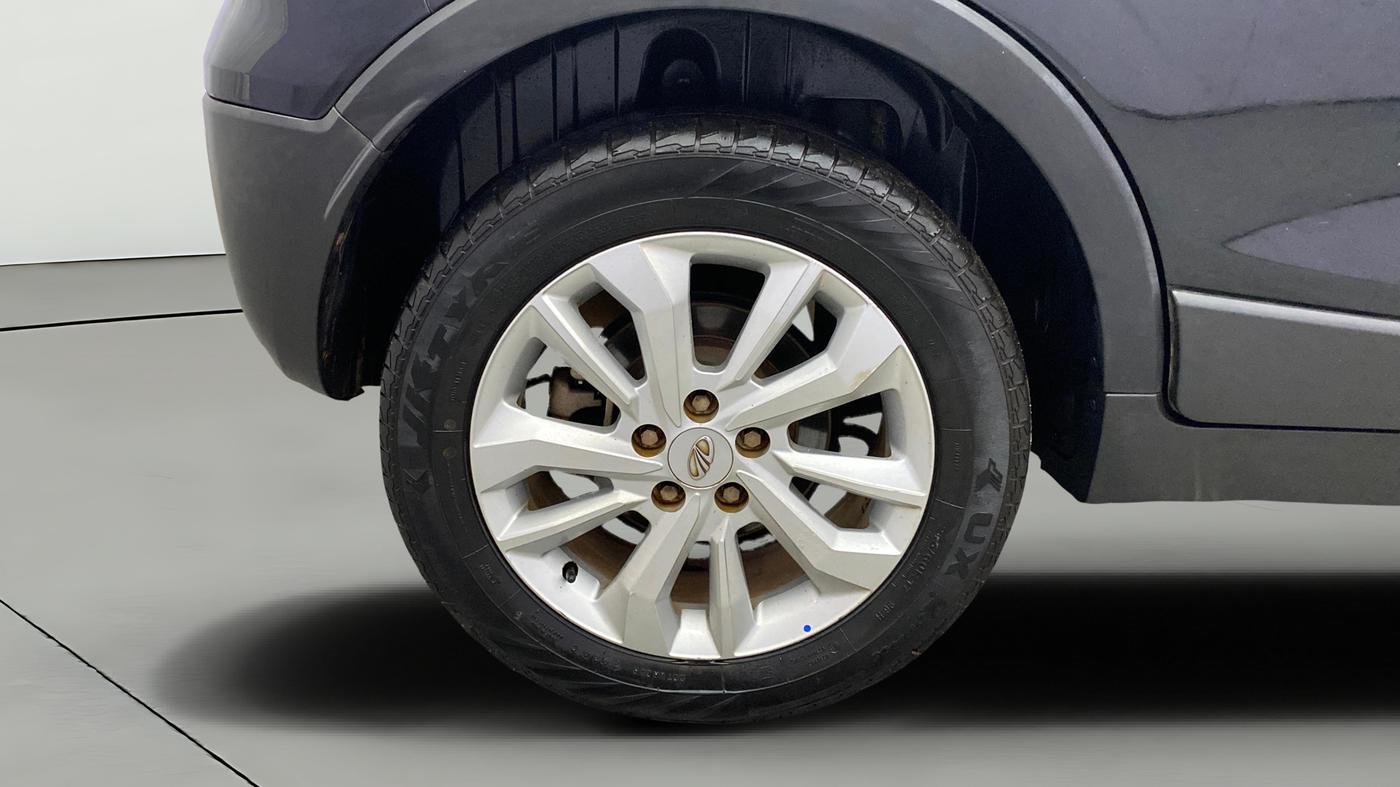 2020 Mahindra XUV300 W8 1.5 DIESEL, Diesel, Manual, 1,18,911 km, Right Rear Wheel