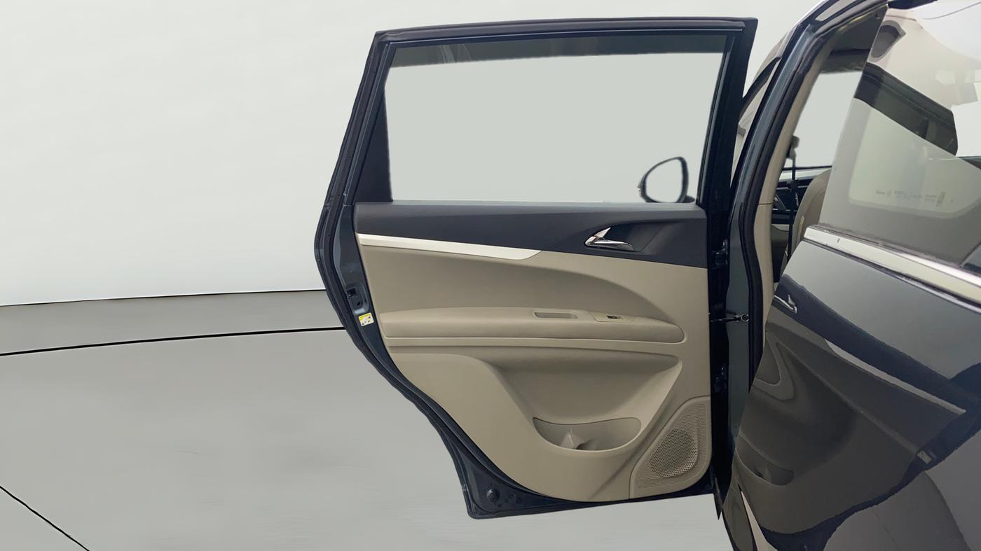 2018 Mahindra MARAZZO M6 7 STR, Diesel, Manual, 30,656 km, LHS Rear Door
