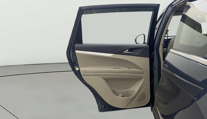 2018 Mahindra MARAZZO M6 7 STR, Diesel, Manual, 30,656 km, LHS Rear Door