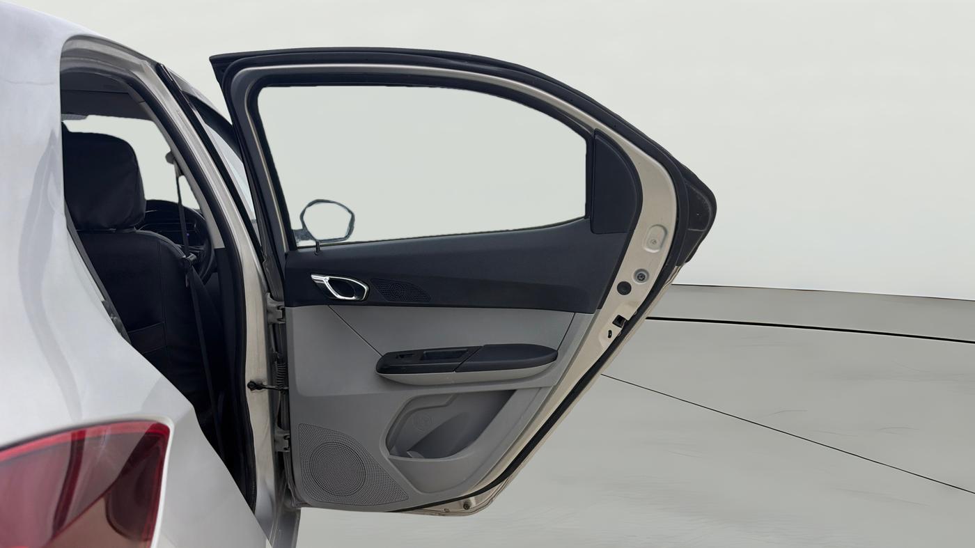 2020 Tata Tiago XZ PETROL, CNG, Manual, 63,745 km, RHS Rear Door