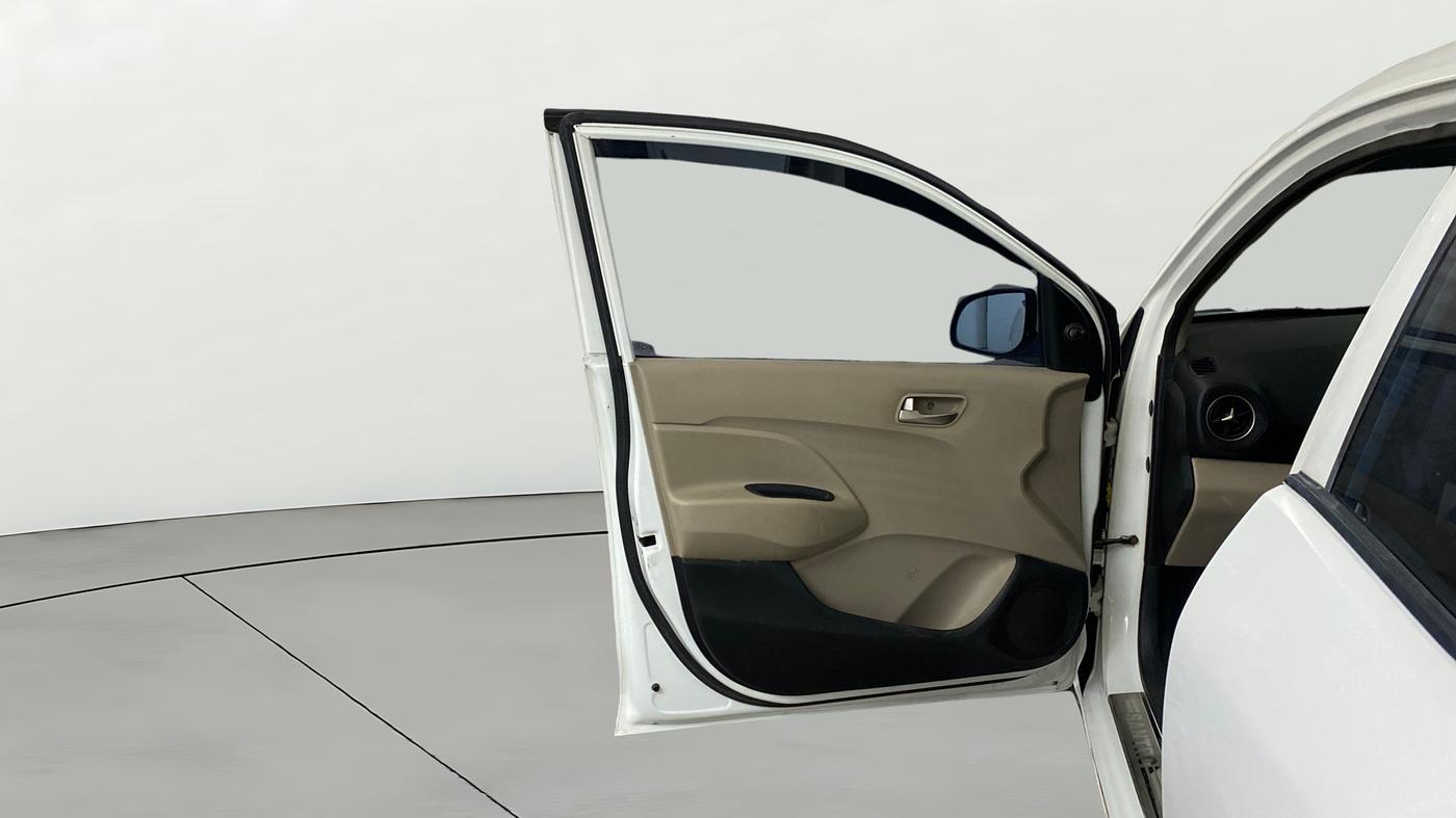 2018 Hyundai NEW SANTRO MAGNA CNG, CNG, Manual, 49,363 km, LHS Front Door