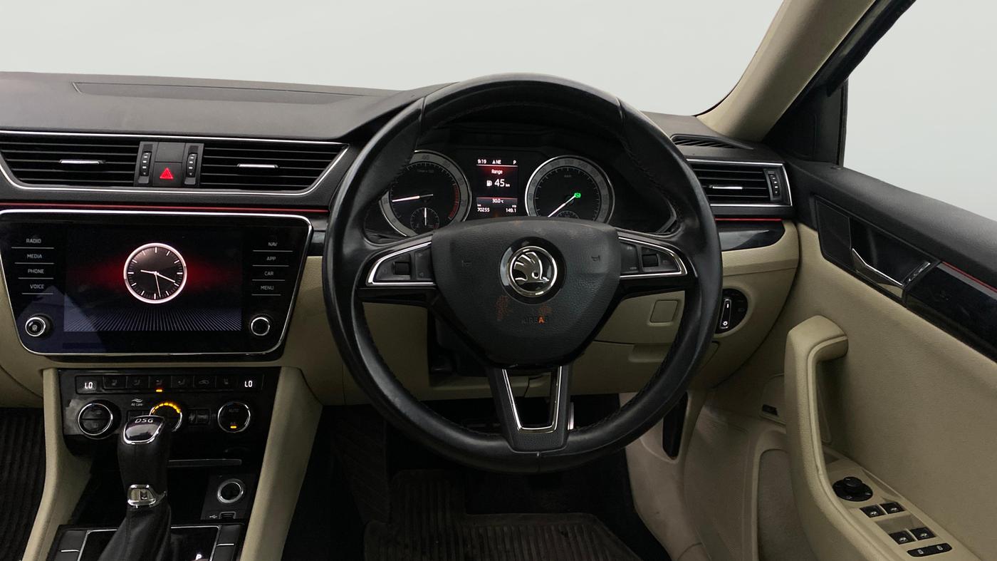 2018 Skoda Superb L&K 1.8 TSI AT, Petrol, Automatic, 70,106 km, Steering Wheel Close Up