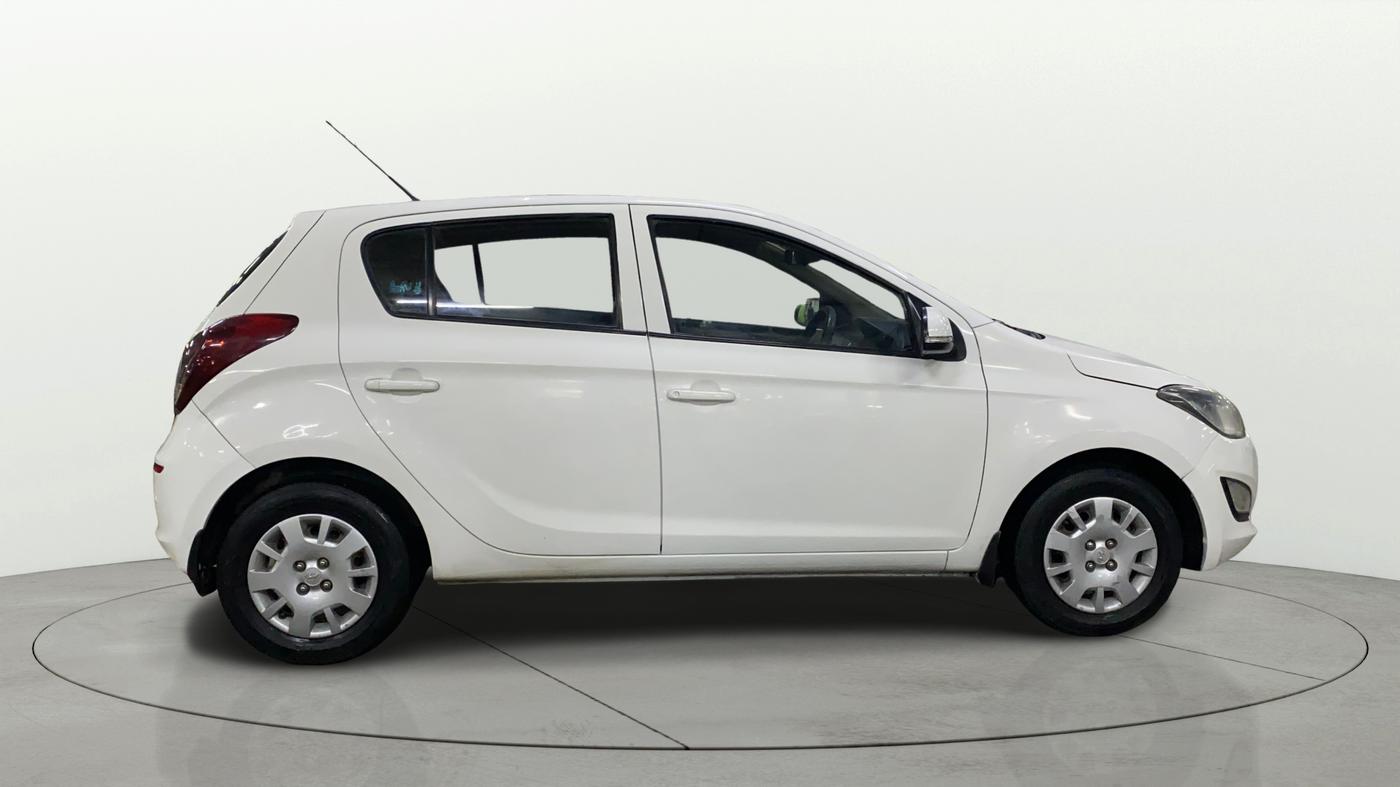 2014 Hyundai Elite i20 MAGNA 1.4 CRDI, Diesel, Manual, 88,426 km, Right Side View
