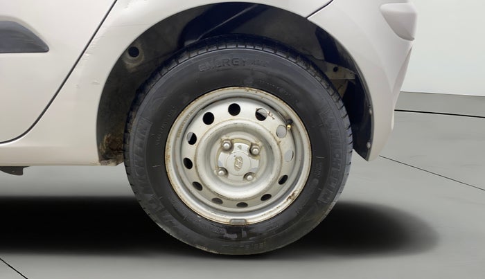 2014 Hyundai i10 MAGNA 1.2, Petrol, Manual, 1,17,384 km, Left Rear Wheel