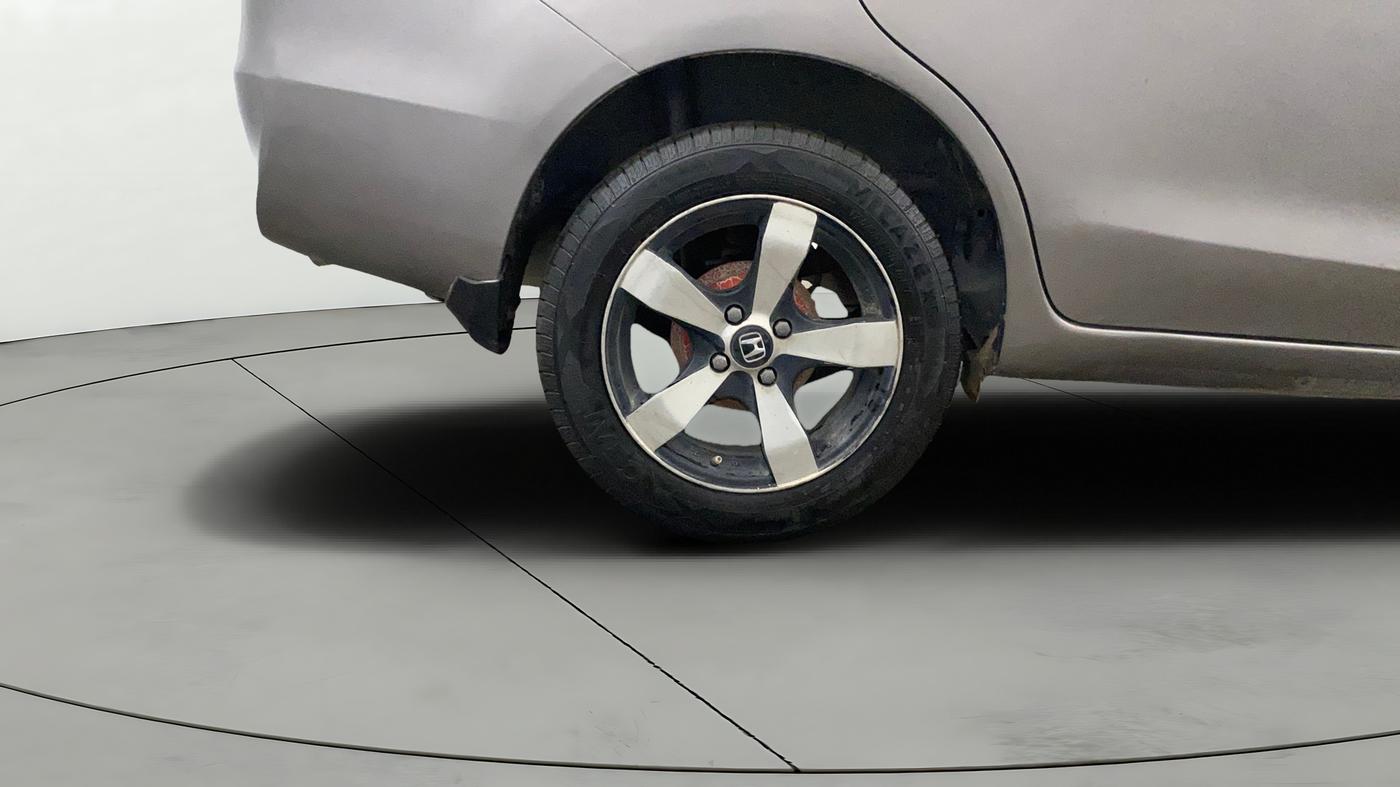 2015 Honda Amaze 1.5L I-DTEC S, CNG, Manual, 1,35,676 km, Right Rear Wheel