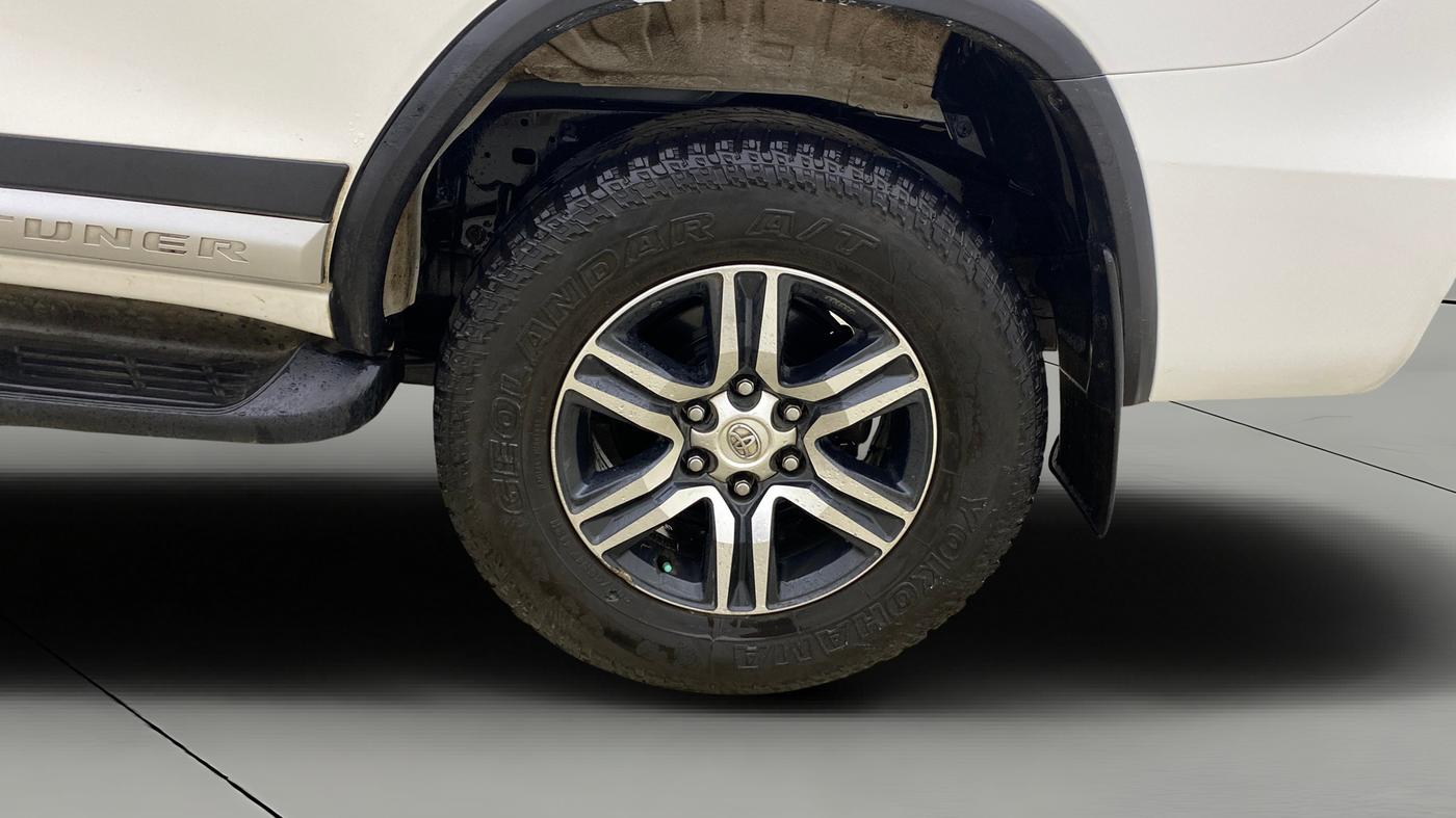 2017 Toyota Fortuner 2.8 4X2 MT, Diesel, Manual, 98,868 km, Left Rear Wheel