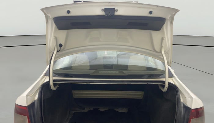 2012 Skoda Rapid AMBITION 1.6 TDI CR MT PLUS, Diesel, Manual, 1,10,617 km, Boot Door Open