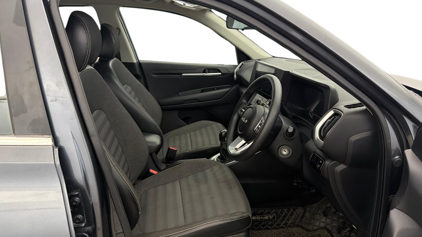 2022 KIA SONET HTK 1.2, Petrol, Manual, 31,406 km, Right Side Front Door Cabin