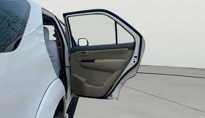 2013 Toyota Fortuner 3.0 4X4 MT, Diesel, Manual, 1,28,393 km, RHS Rear Door