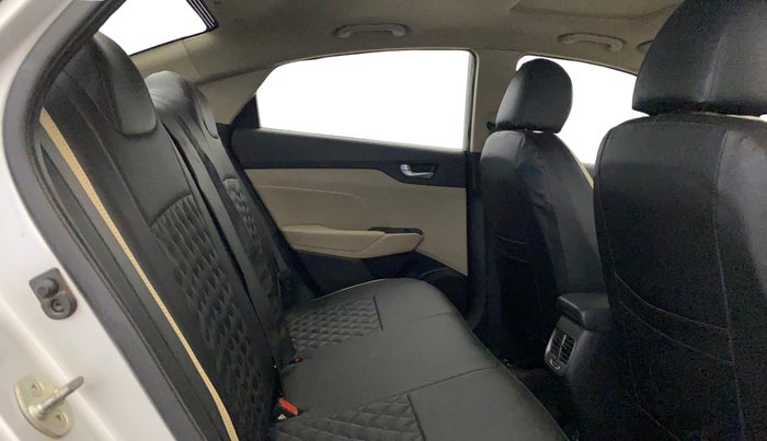 2017 Hyundai Verna 1.6 VTVT SX O, CNG, Manual, 63,998 km, Right Side Rear Door Cabin