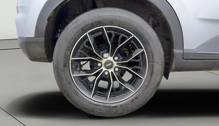 2020 Hyundai VENUE S 1.2, Petrol, Manual, 25,007 km, Right Rear Wheel