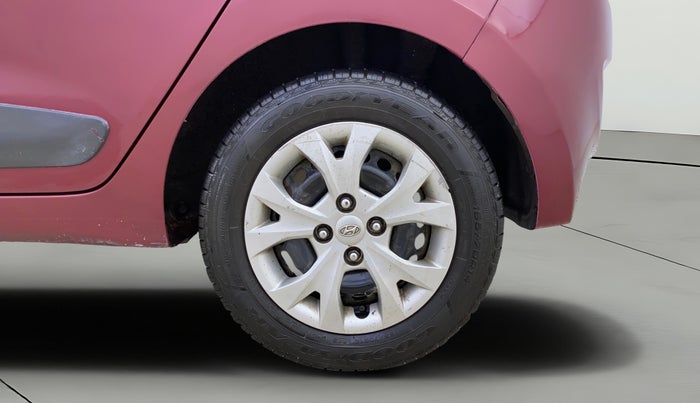 2015 Hyundai Grand i10 SPORTZ 1.2 KAPPA VTVT, Petrol, Manual, 1,01,302 km, Left Rear Wheel