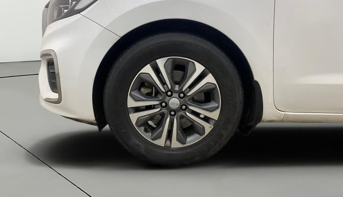 2020 KIA CARNIVAL PRESTIGE 2.2 7 STR, Diesel, Automatic, 1,21,694 km, Left Front Wheel