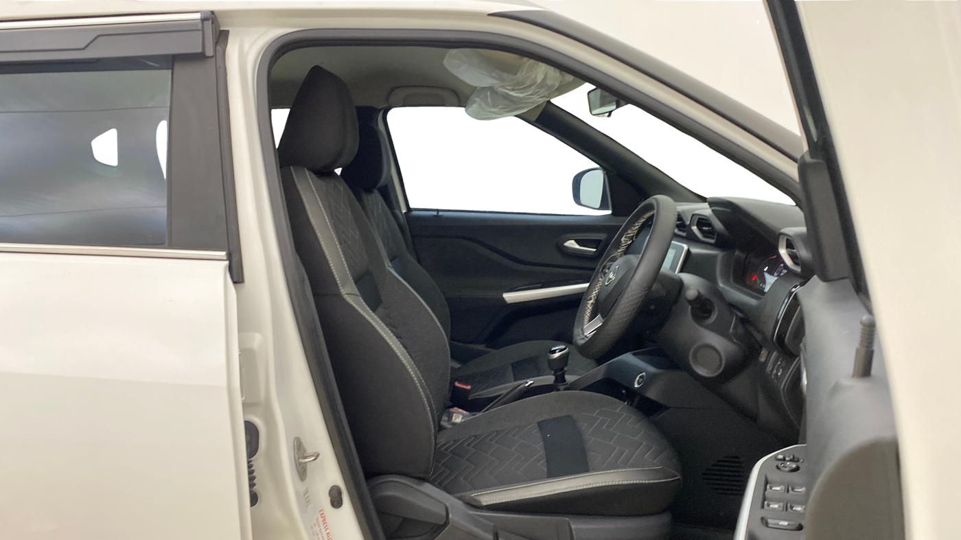 2023 Nissan MAGNITE XV PREMIUM, CNG, Manual, 8,743 km, Right Side Front Door Cabin