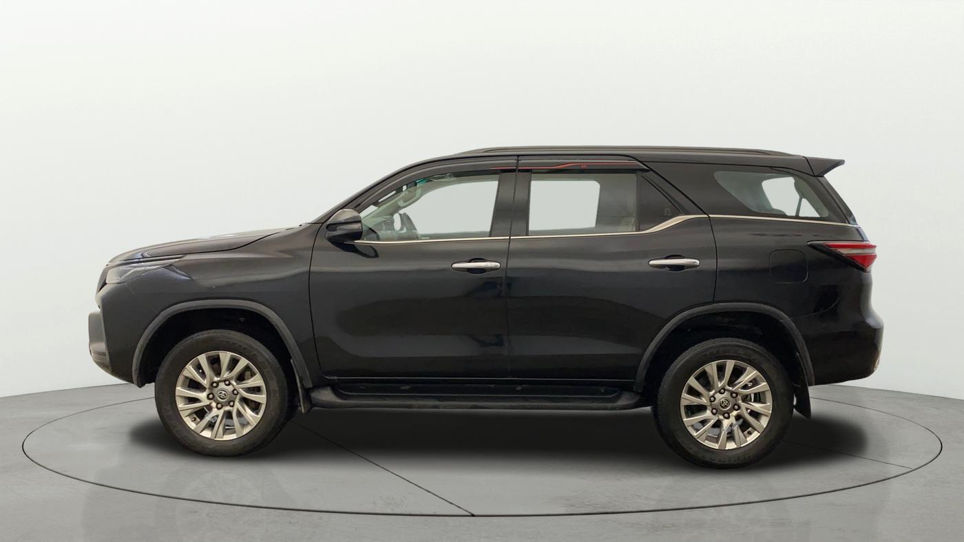 2023 Toyota Fortuner 4X4 AT 2.8 DIESEL, Diesel, Automatic, 83,884 km, Left Side