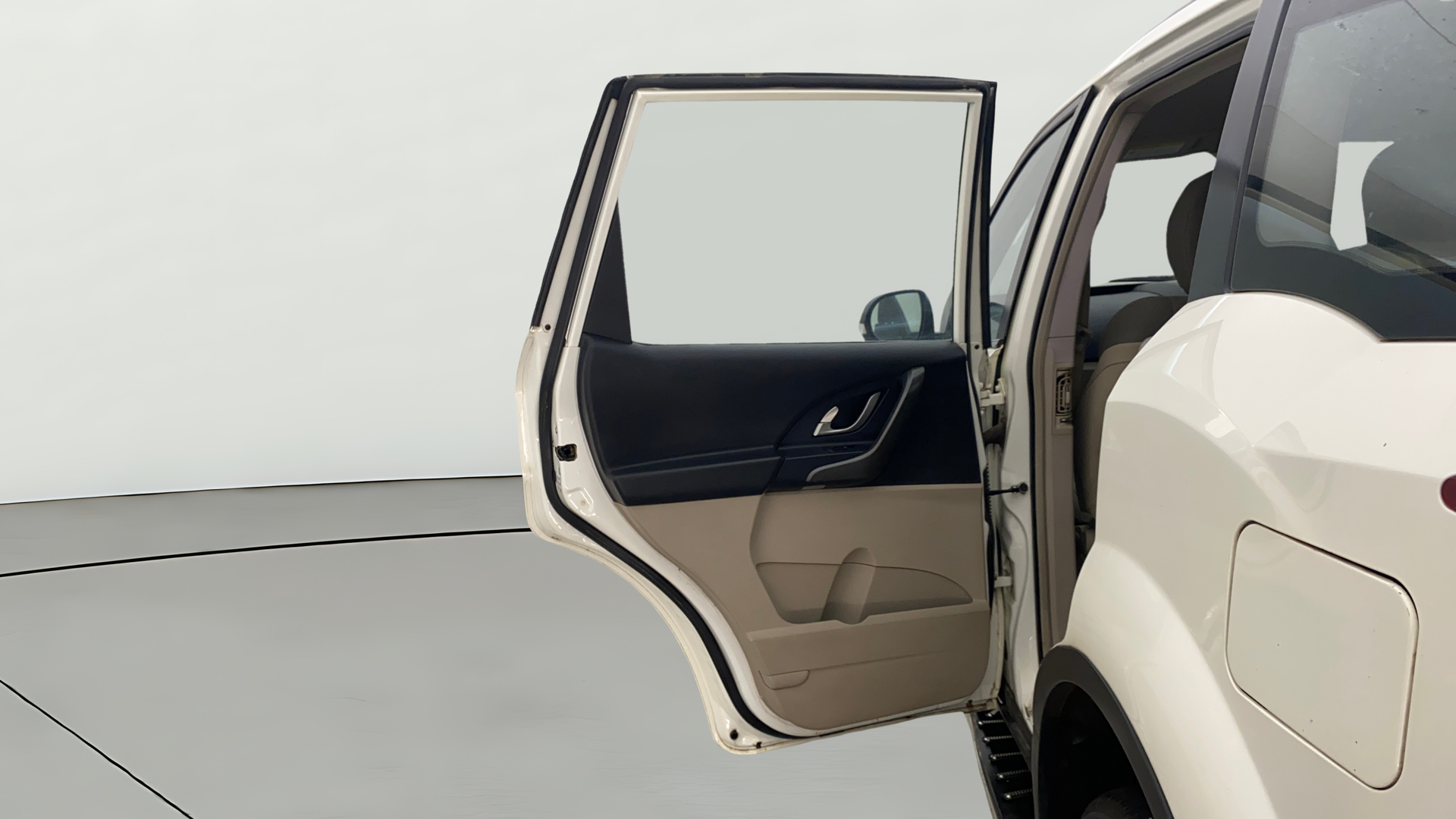 camera-LHS-Rear-Door