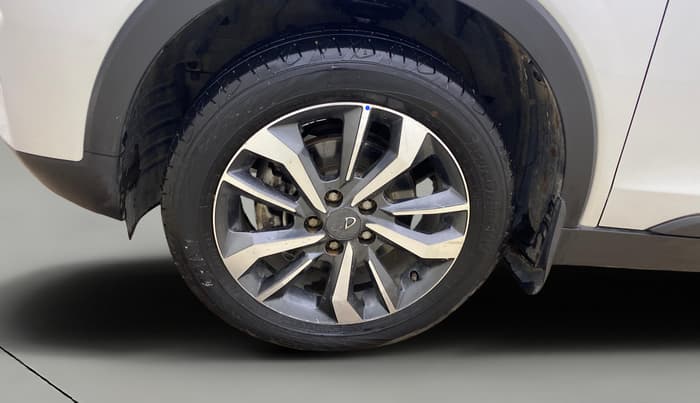 2020 Mahindra XUV300 W8 (O) 1.5 DIESEL, Diesel, Manual, 1,14,378 km, Left Front Wheel